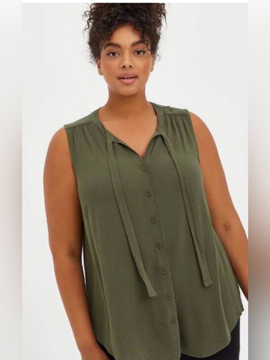 torrid Tops - ✌🏼😎 Torrid Olive Green Sleeveless Button Front V-Neck Top size 1
